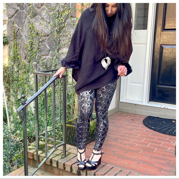Black snakeskin print best fitting leggings - Picture 5 of 8